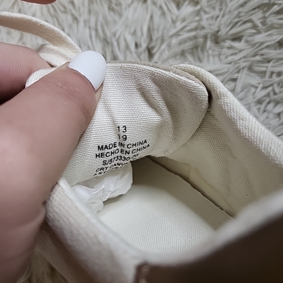 *SOLD* Canvas Faux Suede Trim Boy's Kid's Old Navy Sneakers Shoes - 13 - Picture 11 of 12